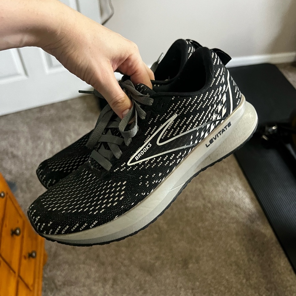 Brooks Levitate Men's Black Running Shoes